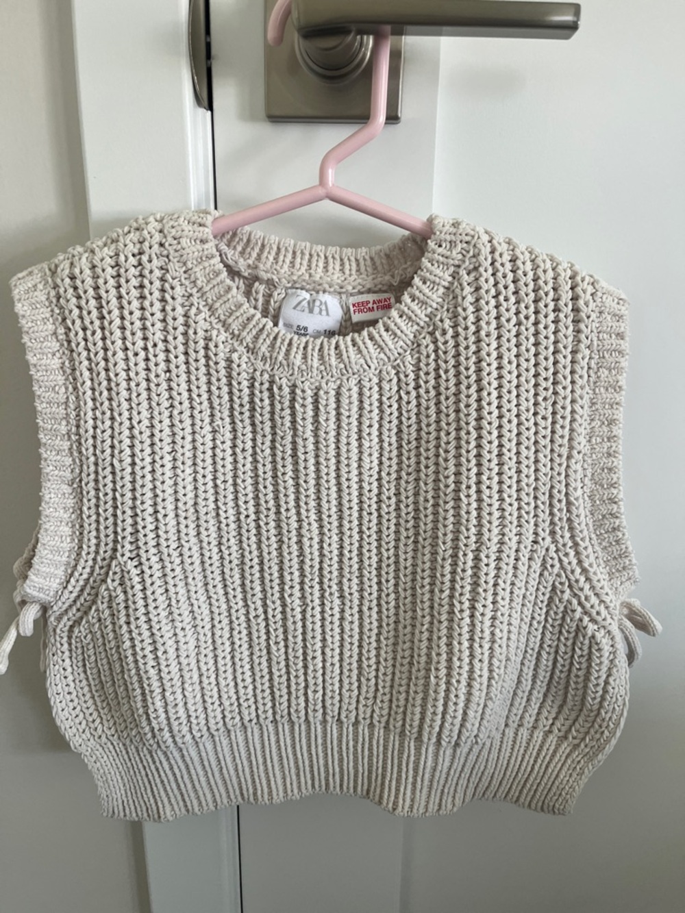Zara Knit Sleeveless Crewneck Sweater Vest Cropped in Cream